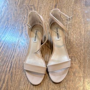 Irenee Steve Madden heeled sandal.